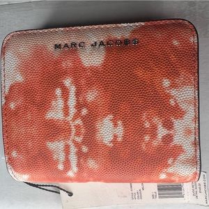 NWT MARC JACOBS BI-FOLD ZIP WALLET